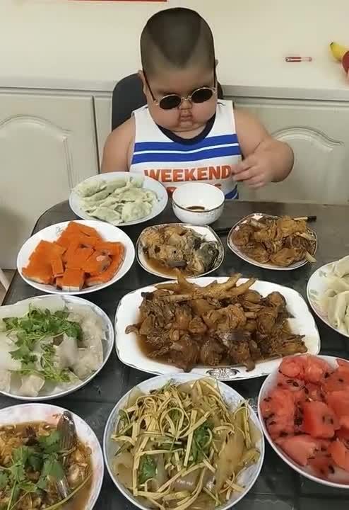 胖子吃瓜餐后,一场味蕾与体重的较量