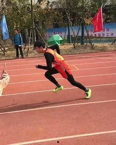 田径场吃瓜,揭秘赛场背后的趣味瞬间