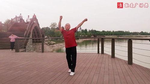 舞蹈即兴吃瓜群众